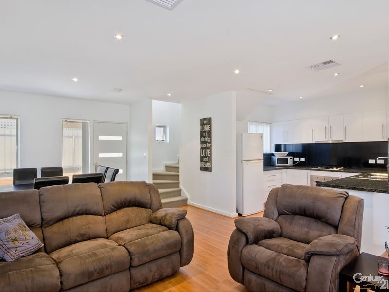 2/18 Quintus Terrace, Dover Gardens SA 5048
