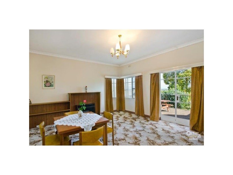 8 Highland Ave, Torrens Park SA 5062