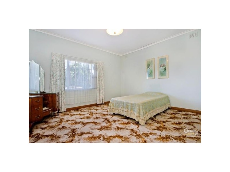 8 Highland Ave, Torrens Park SA 5062