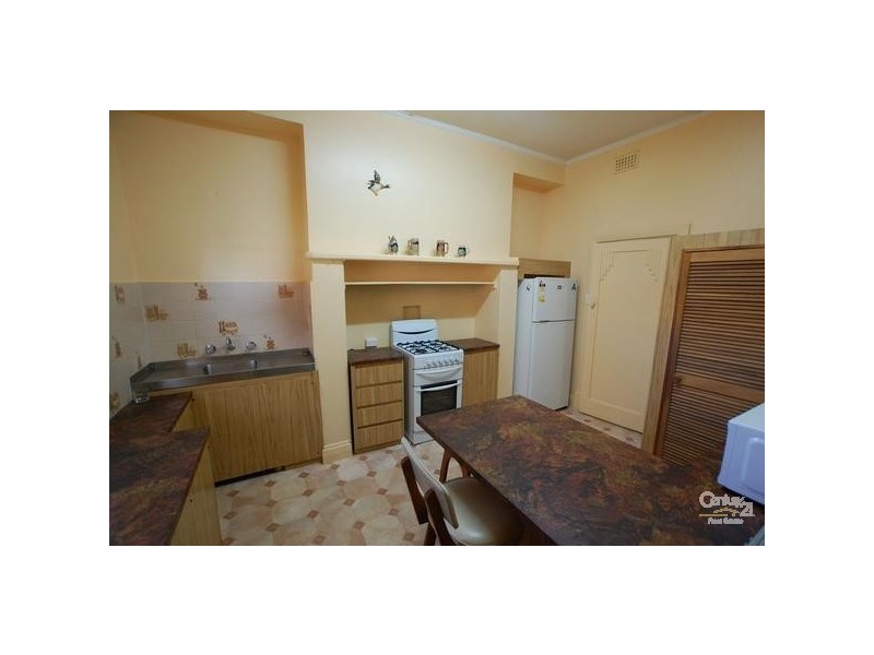7 Albion Ave, Glandore SA 5037