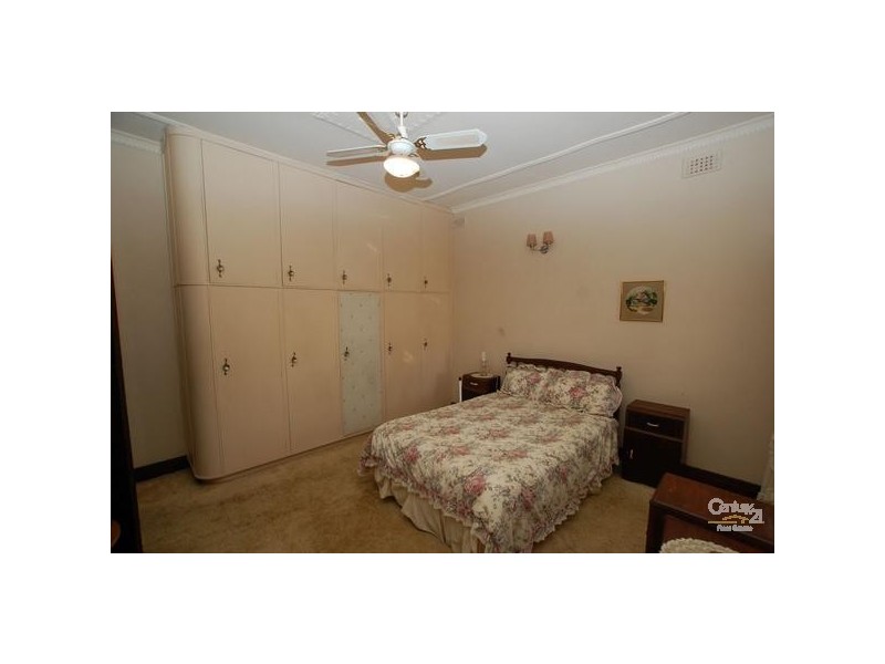 7 Albion Ave, Glandore SA 5037