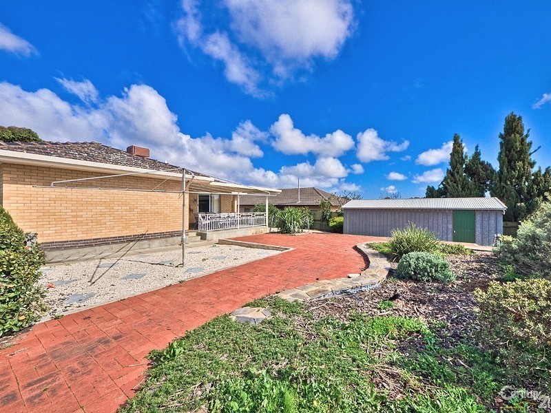 6 Nanette Road, Valley View SA 5093