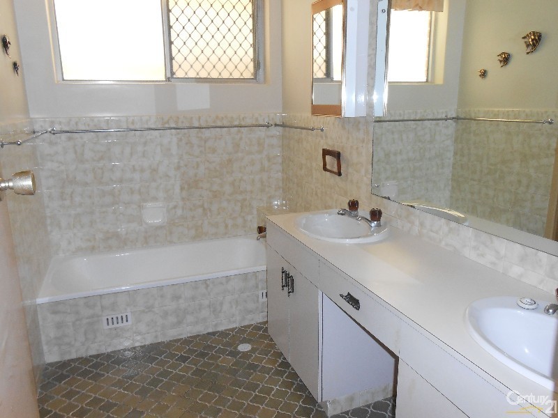 28 Sargent Parade, Bellevue Heights SA 5050