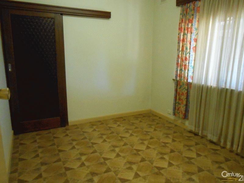 28 Sargent Parade, Bellevue Heights SA 5050