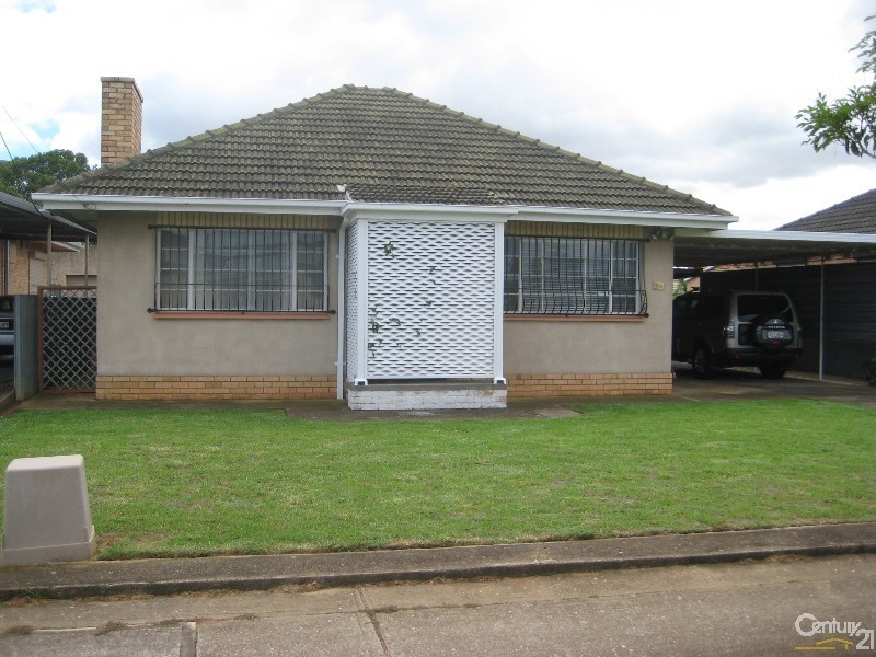 15 McAllan Avenue, Seaton SA 5023