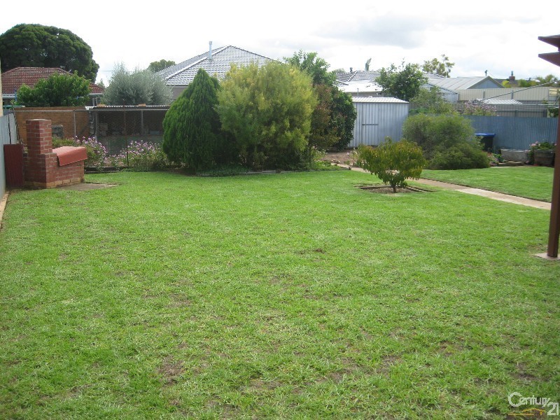 15 McAllan Avenue, Seaton SA 5023