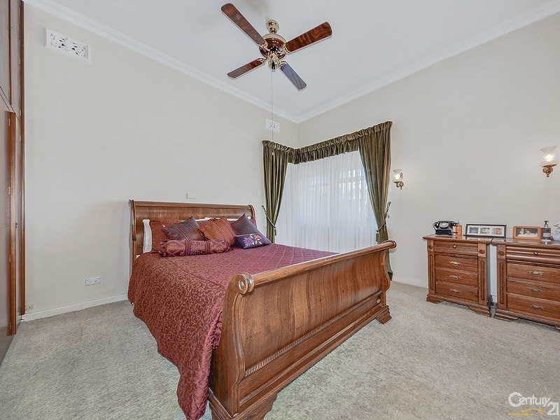 18 Dunbar Avenue, Lower Mitcham SA 5062