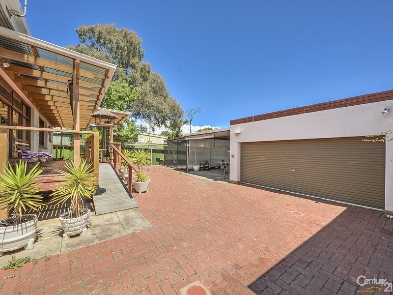 18 Dunbar Avenue, Lower Mitcham SA 5062