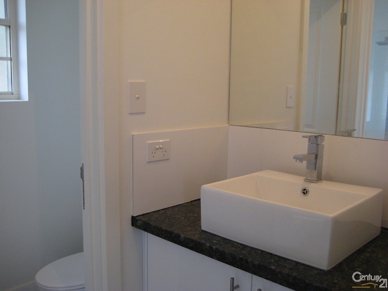 2/18 Quintus Terrace, Dover Gardens SA 5048