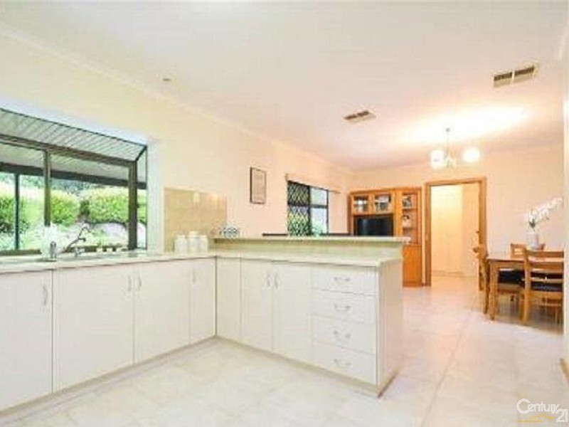 5 Woodland Grove, Aberfoyle Park SA 5159