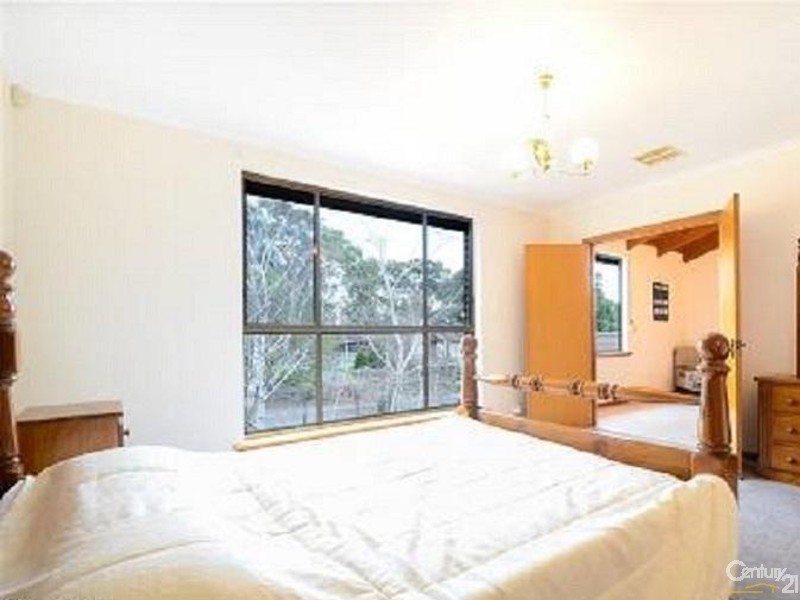 5 Woodland Grove, Aberfoyle Park SA 5159