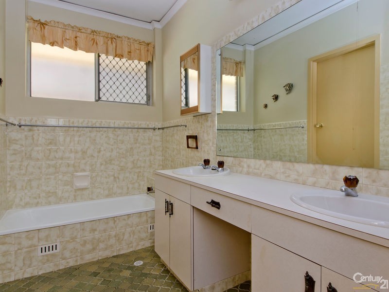 28 Sargent Parade, Bellevue Heights SA 5050