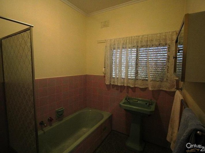 49 Fourth Avenue, Woodville Gardens SA 5012