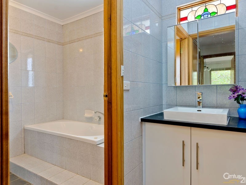 16 Naldera Crescent, Seacliff Park SA 5049