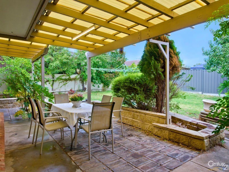 16 Naldera Crescent, Seacliff Park SA 5049