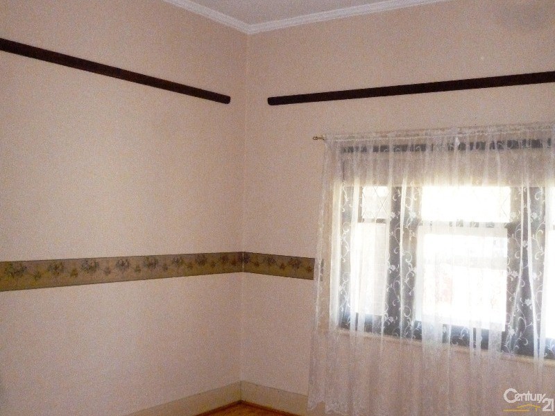 2 Laught Avenue, Black Forest SA 5035