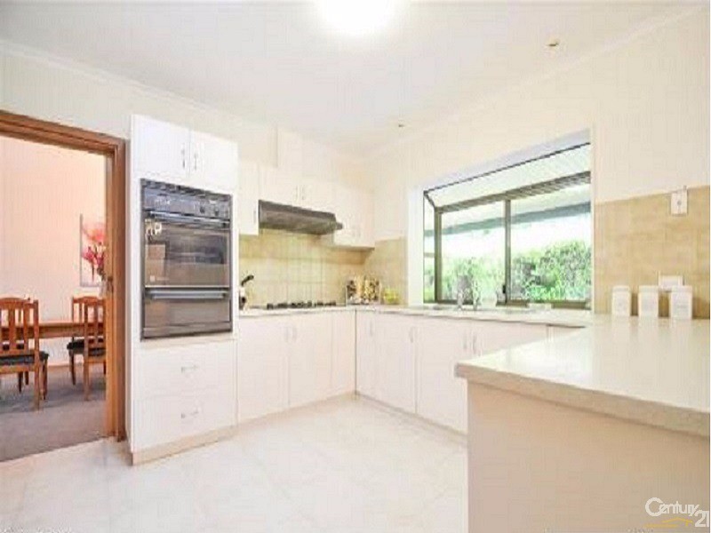 5 Woodland Grove, Aberfoyle Park SA 5159