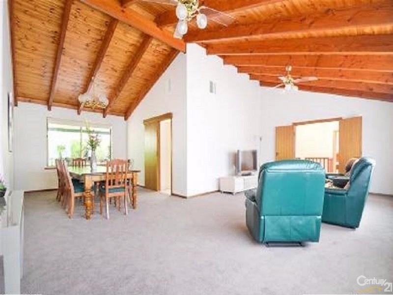 5 Woodland Grove, Aberfoyle Park SA 5159