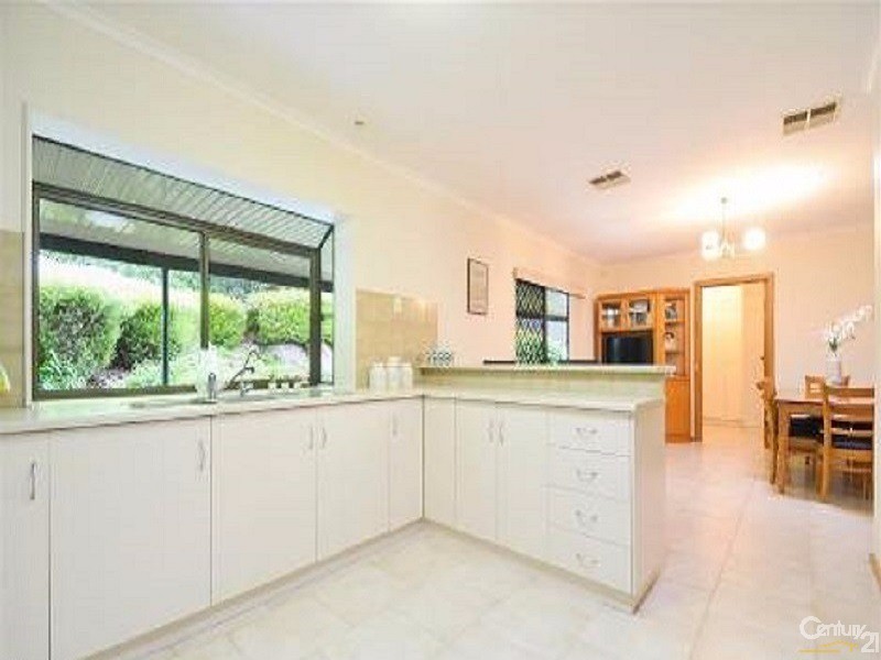 5 Woodland Grove, Aberfoyle Park SA 5159