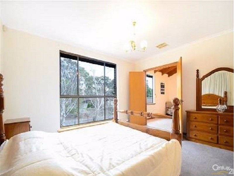 5 Woodland Grove, Aberfoyle Park SA 5159