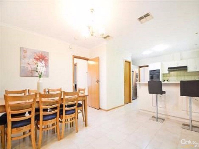 5 Woodland Grove, Aberfoyle Park SA 5159