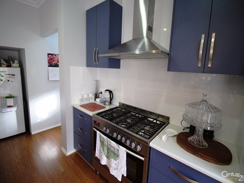 4 Merlon Avenue, Black Forest SA 5035