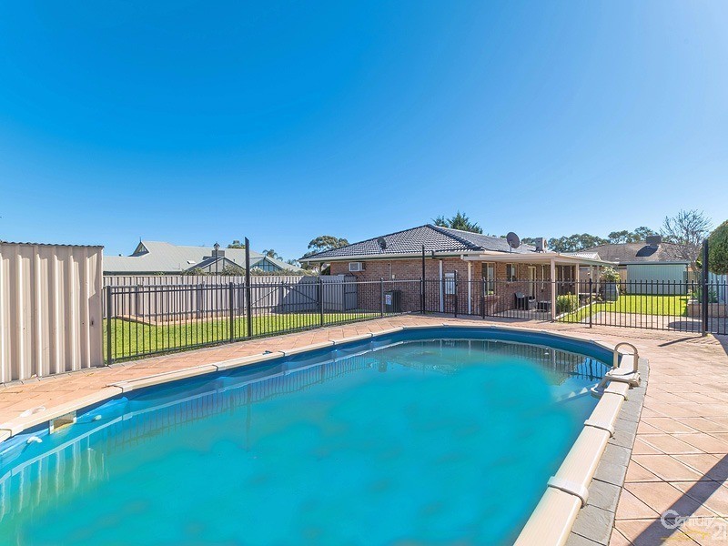 2 Walford Drive, Onkaparinga Hills SA 5163