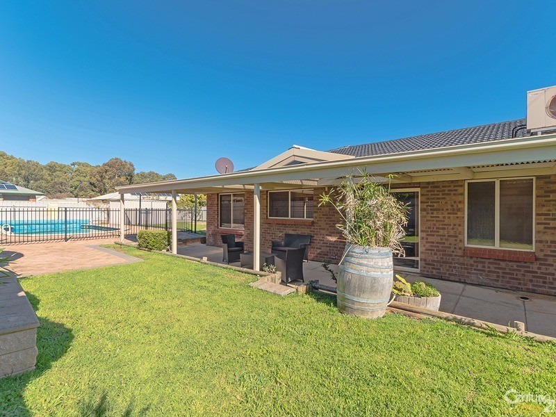 2 Walford Drive, Onkaparinga Hills SA 5163