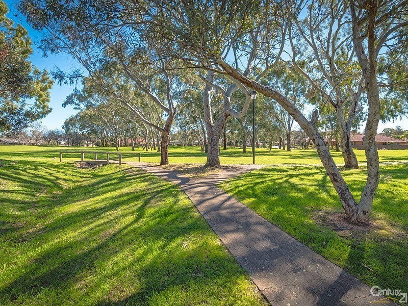 2 Walford Drive, Onkaparinga Hills SA 5163