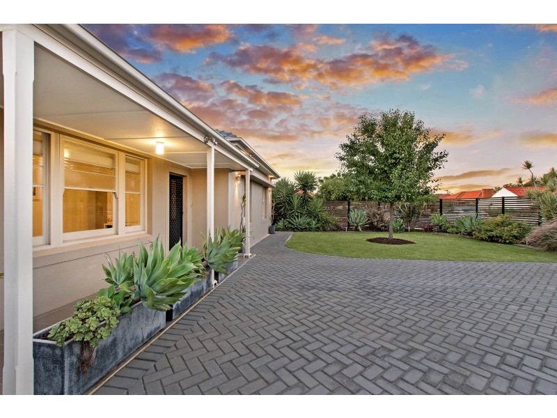 12 Poole Avenue, Woodville South SA 5011