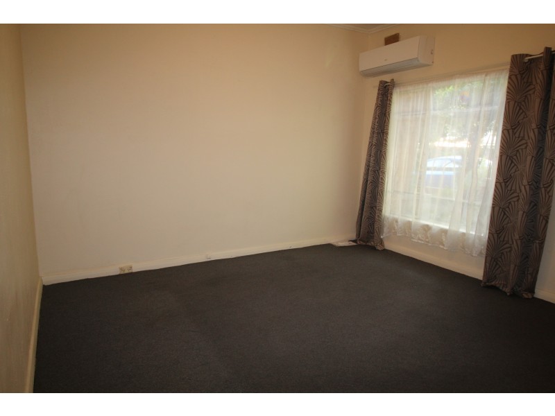 16 Selkirk Avenue, Black Forest SA 5035