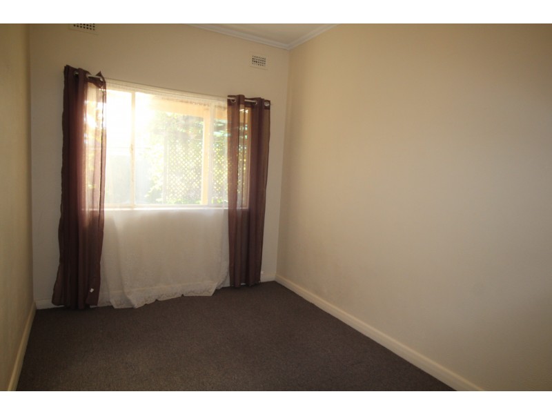 16 Selkirk Avenue, Black Forest SA 5035