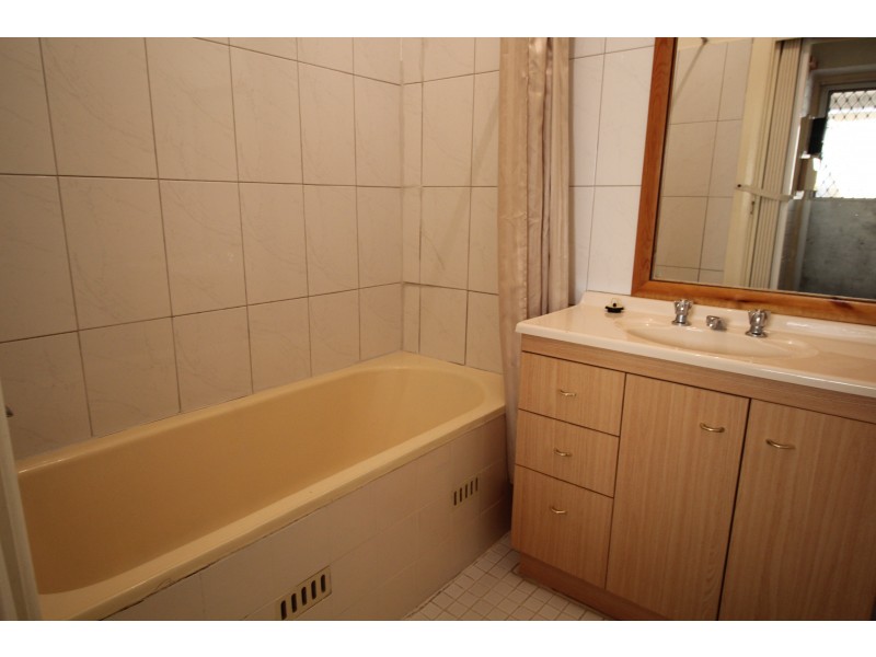 16 Selkirk Avenue, Black Forest SA 5035