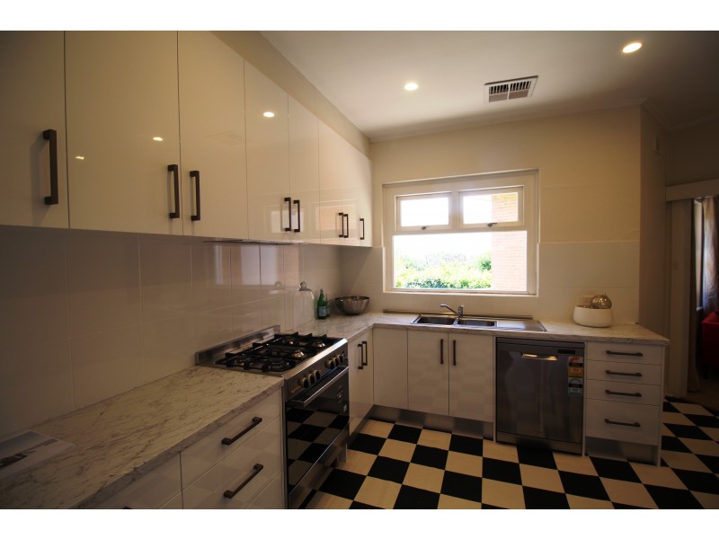 11 Sunnyside Road, St Georges SA 5064