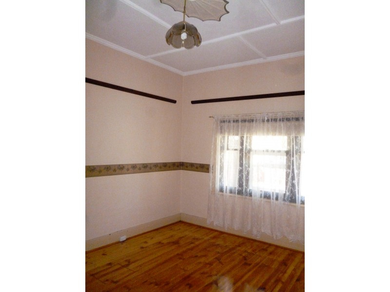 2 Laught Avenue, Black Forest SA 5035
