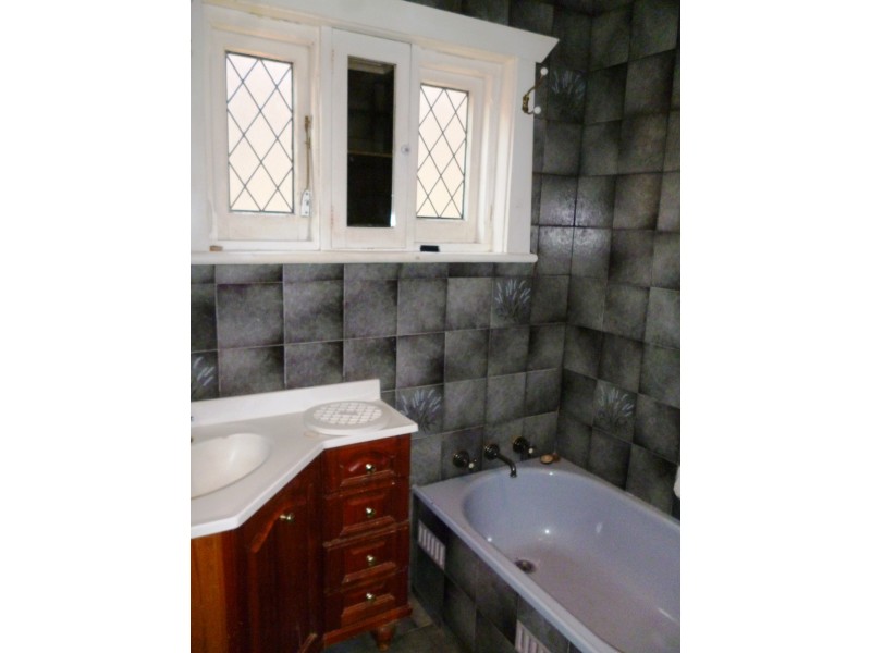2 Laught Avenue, Black Forest SA 5035