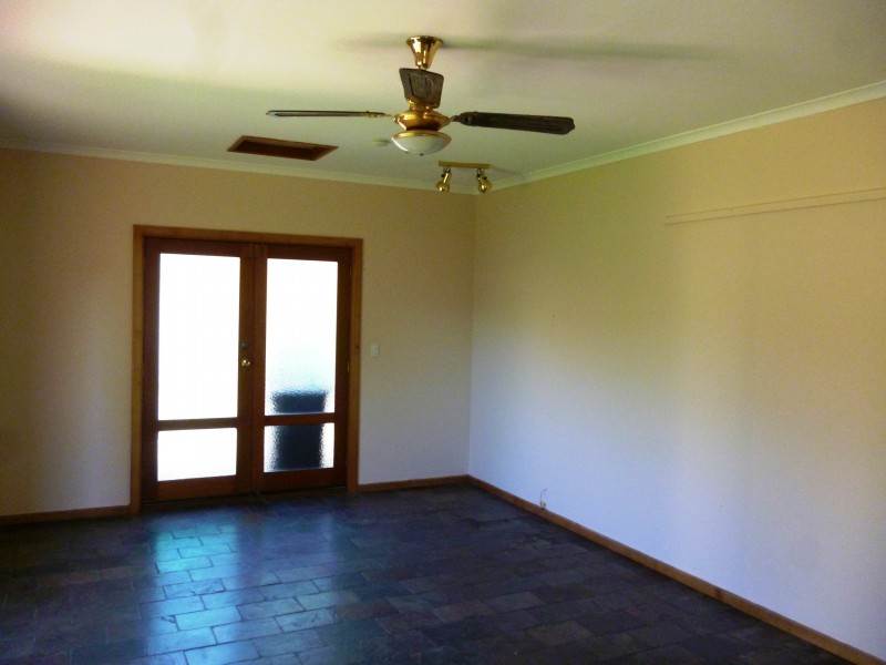 2 Laught Avenue, Black Forest SA 5035