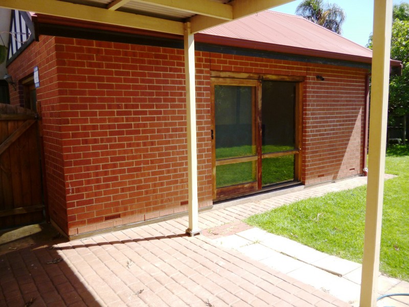 2 Laught Avenue, Black Forest SA 5035