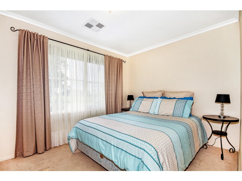 9 Sir Claud Gibb Street, North Haven SA 5018