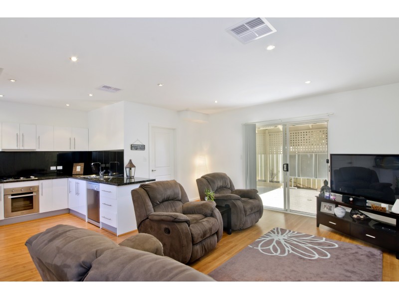 2/18 Quintus Terrace, Dover Gardens SA 5048