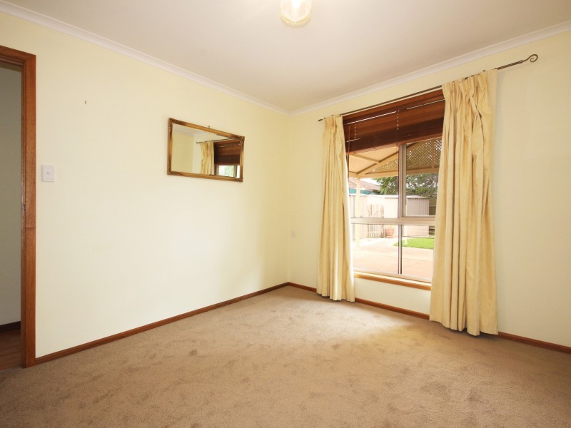 10 Sandison Avenue, Park Holme SA 5043