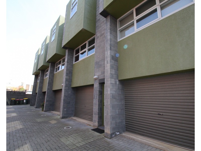 4 Pistrina Court, Adelaide SA 5000