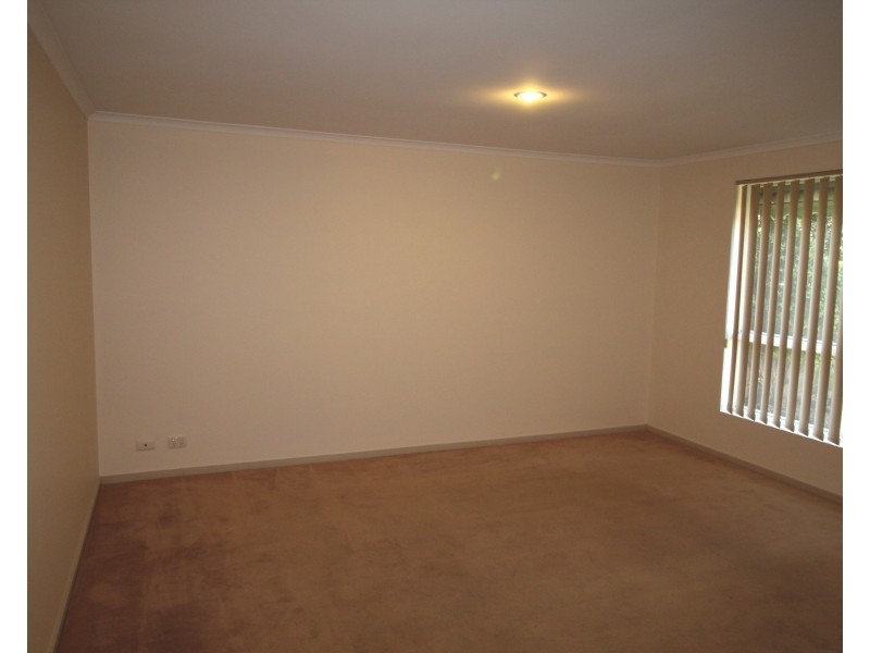 9 Champagne Crecsent, Woodcroft SA 5162