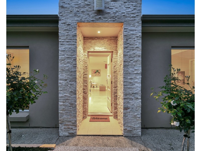 2/55 Oakridge Road, Aberfoyle Park SA 5159