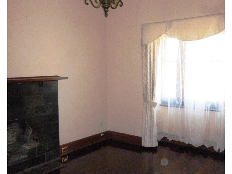 2 Laught Avenue, Black Forest SA 5035