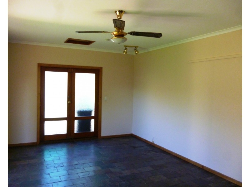 2 Laught Avenue, Black Forest SA 5035