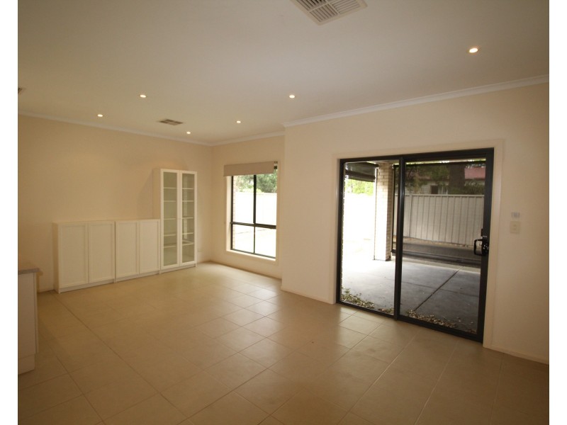 1a Thorne Crescent, Mitchell Park SA 5043