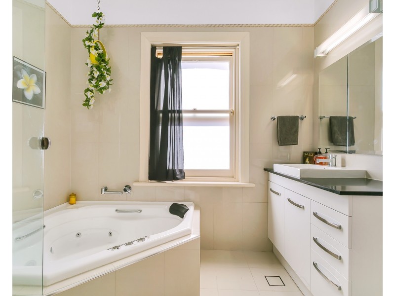 15 Yulinda Terrace, Lower Mitcham SA 5062