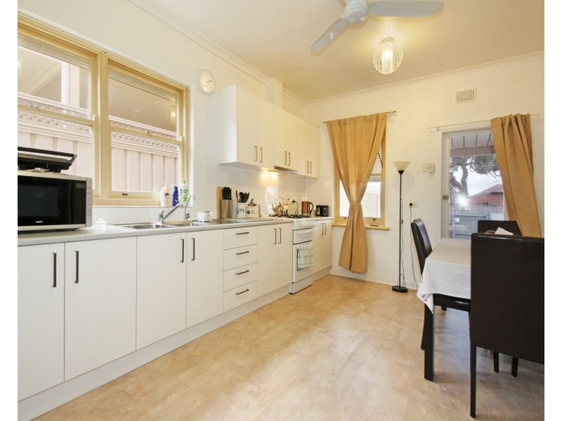 1 Windsor Avenue, Clovelly Park SA 5042