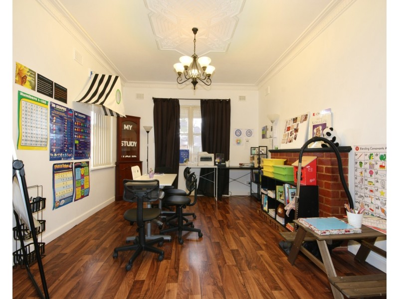 1 Windsor Avenue, Clovelly Park SA 5042